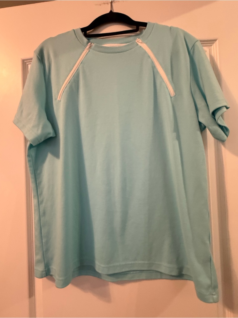 ComfyChemo Port Access Light Aqua Short Sleeve Tee with Shoulder Zippers
